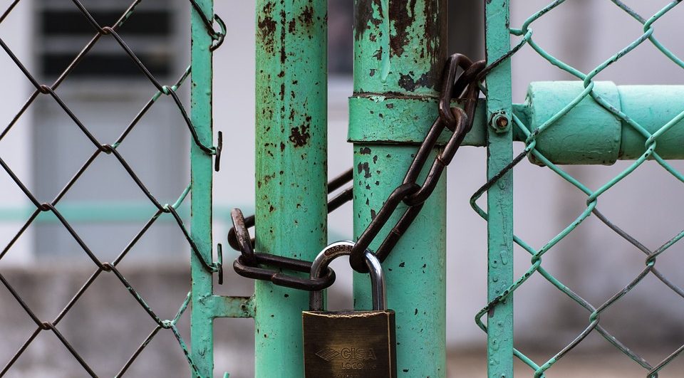 שער נעול שער נעול